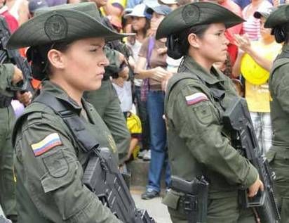 В армии Колумбии служат женщины. Фото с военного парада