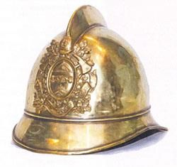 Пожарная каска с эмблемой Российского пожарного общества
